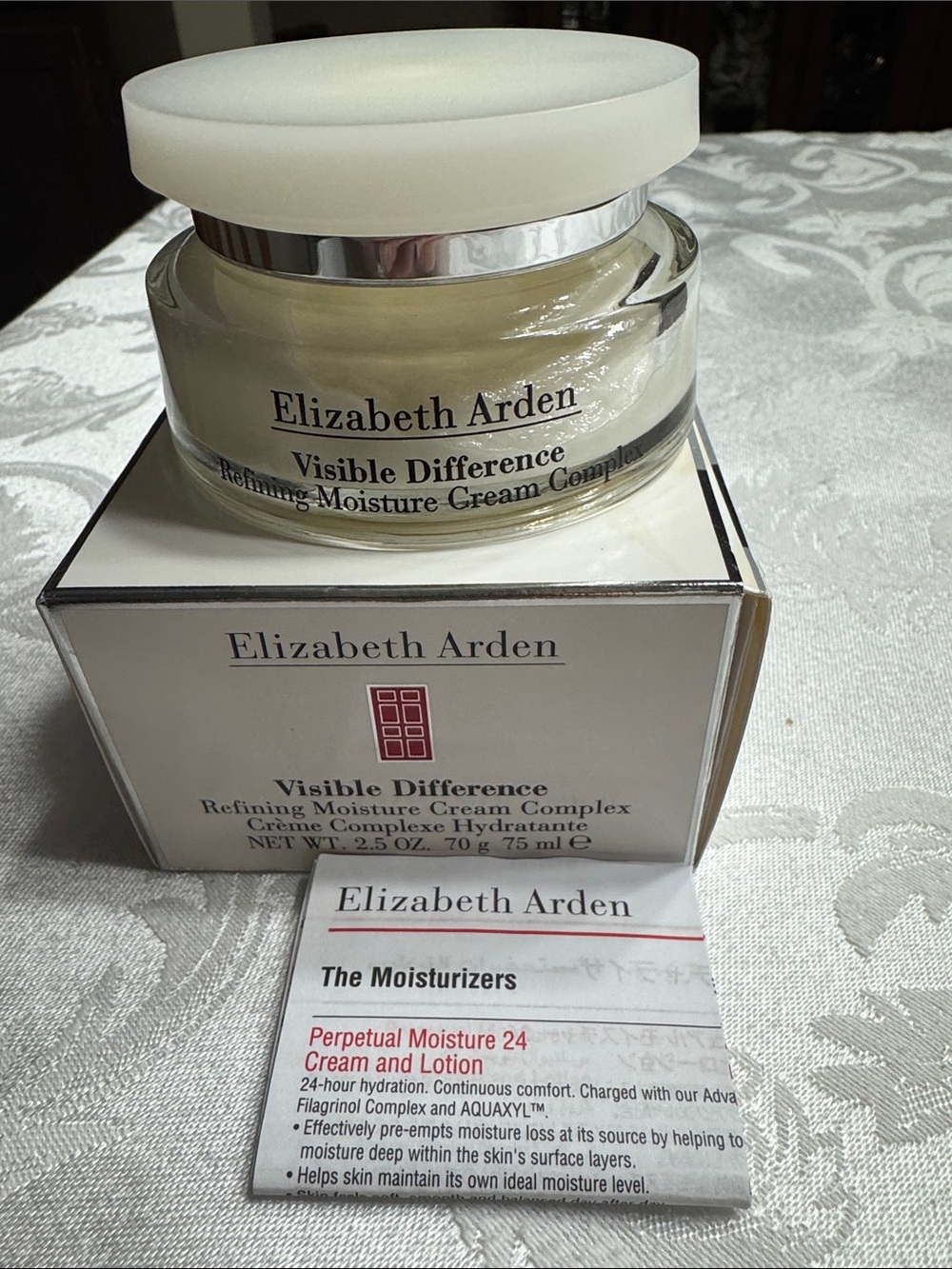 NIB Elizabeth Arden Visable Difference refining Moisture Cream complex. 2.5oz